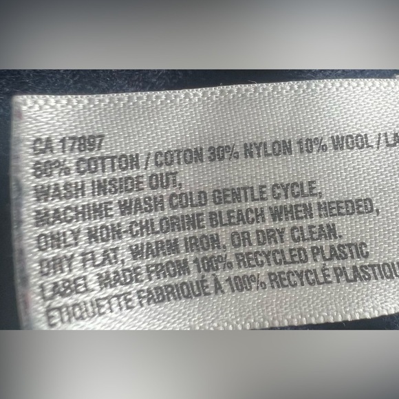 Gap Boy’s Size 12 Navy & Red Striped Sweater, Preloved - Picture 4 of 4